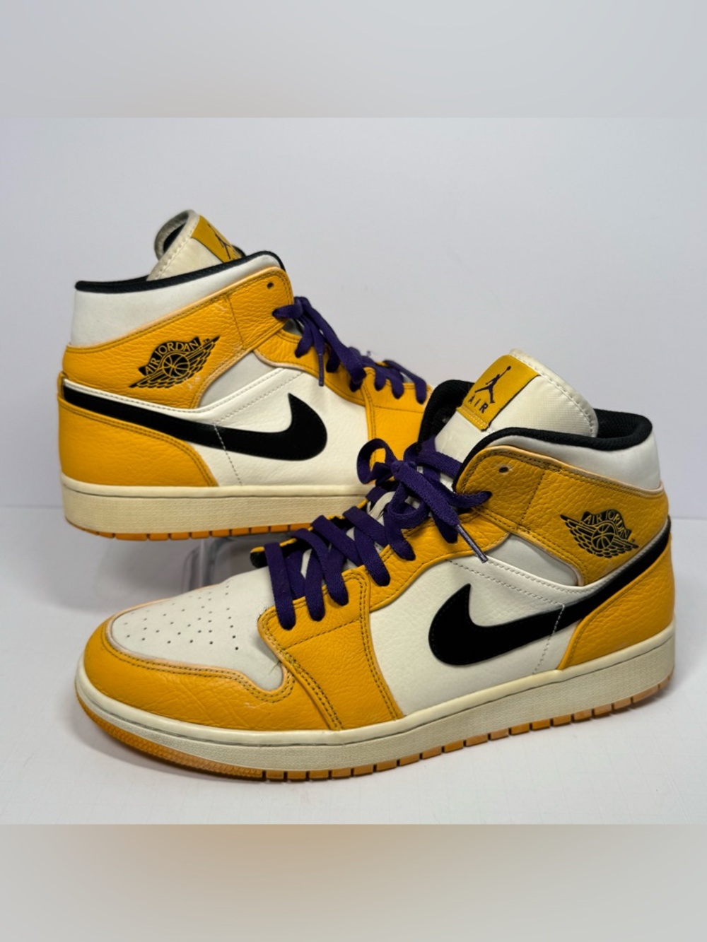 Size 12 Nike Air Jordan 1 Mid Lakers University Gold Black White 852542-700